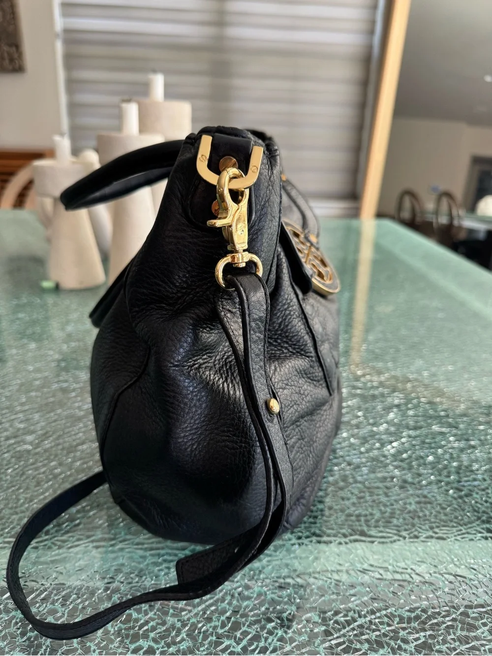 Tory Burch Black Leather Shoulder handbag with Gold Logo